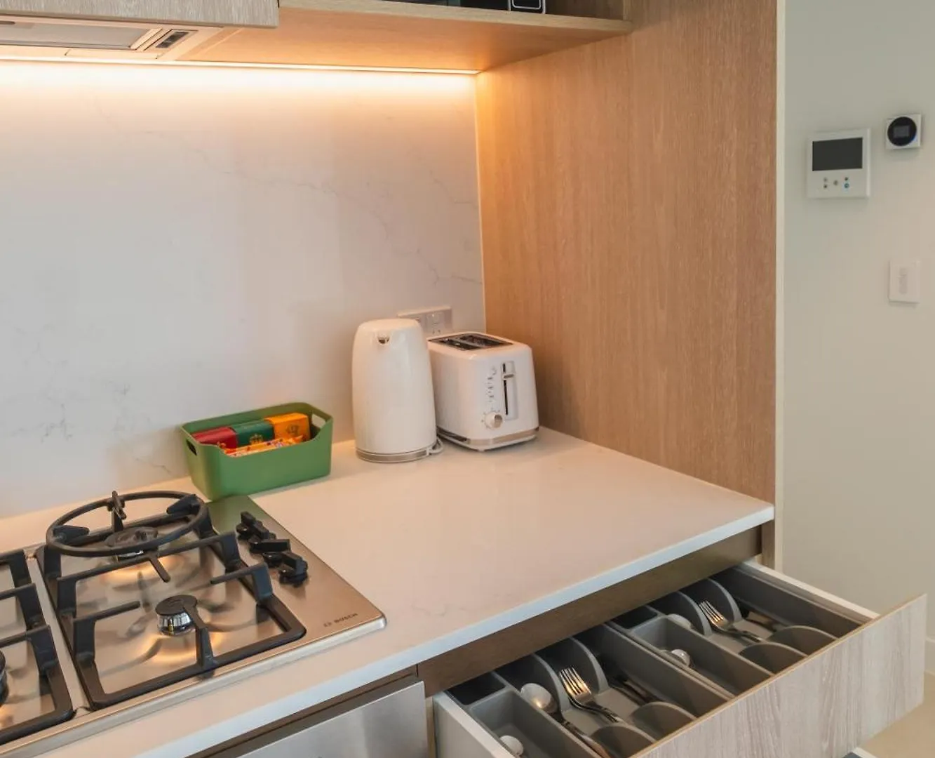 Luxury Downtown Apt - Sunset Views, Pool & Gym 0*, Perth