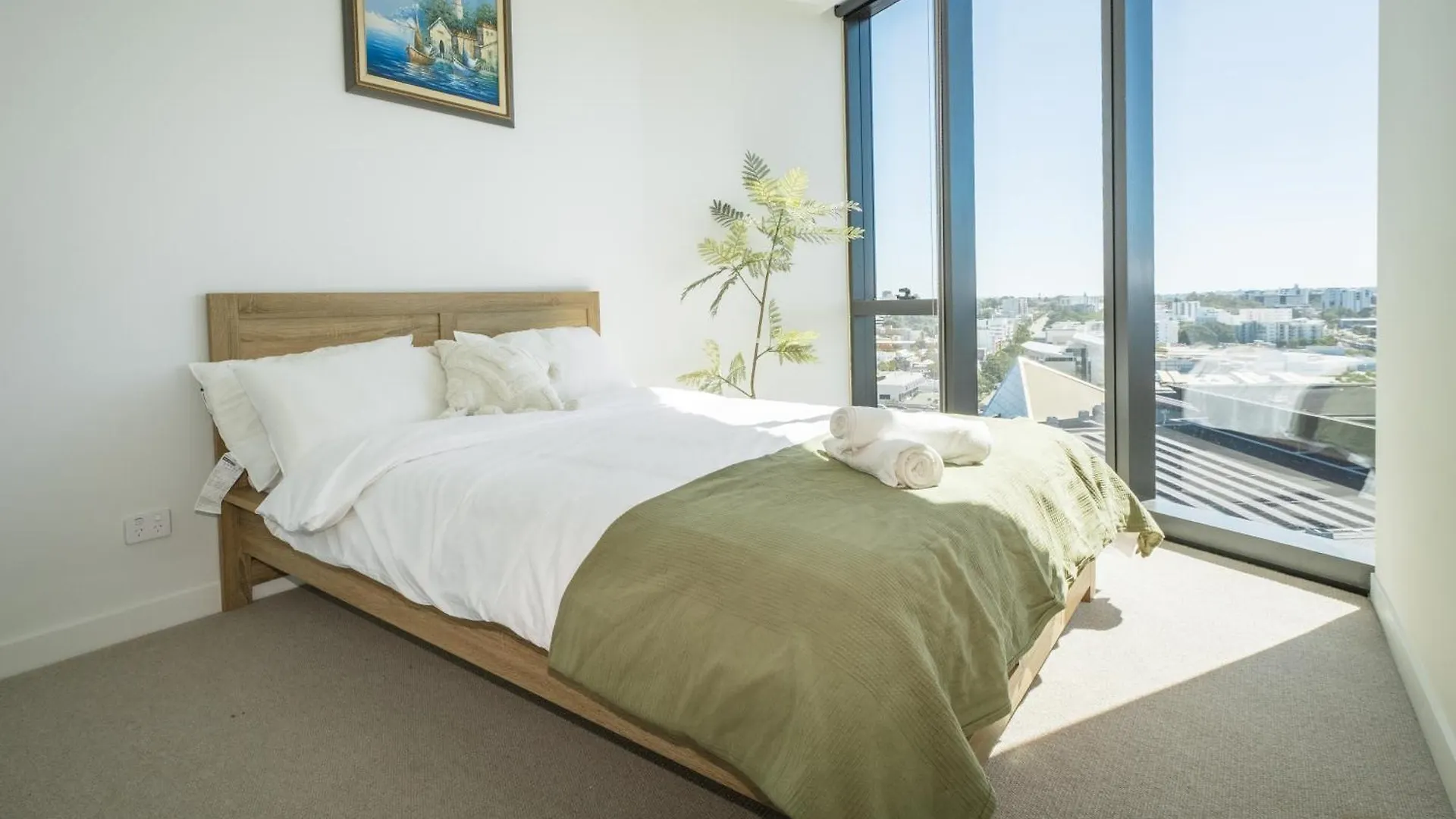 Apartment Luxury Downtown Apt - Sunset Views, Pool & Gym
