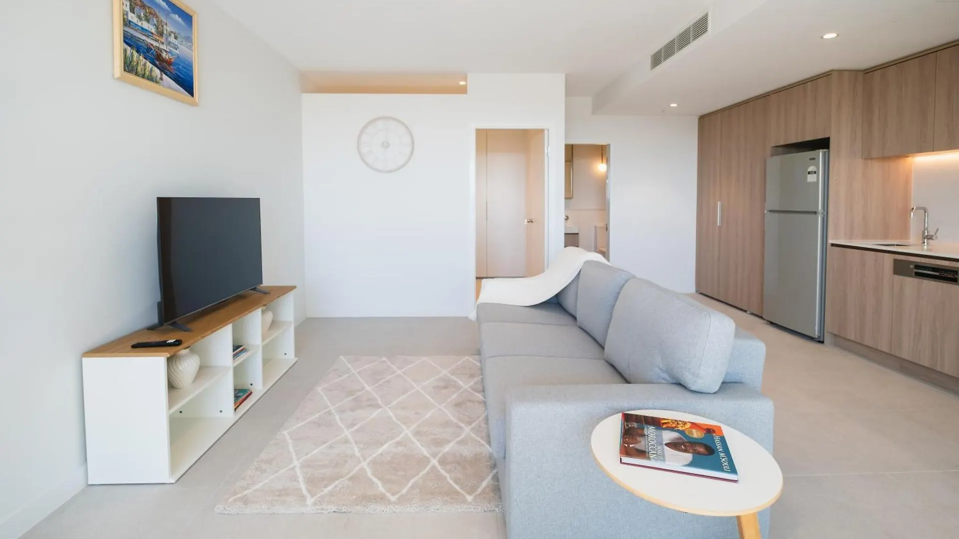 Apartment Luxury Downtown Apt - Sunset Views, Pool & Gym